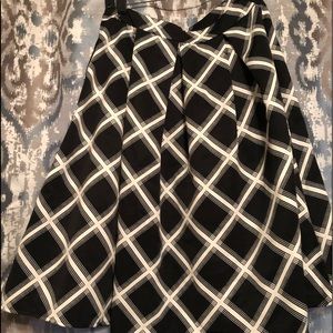 Express skirt black and white